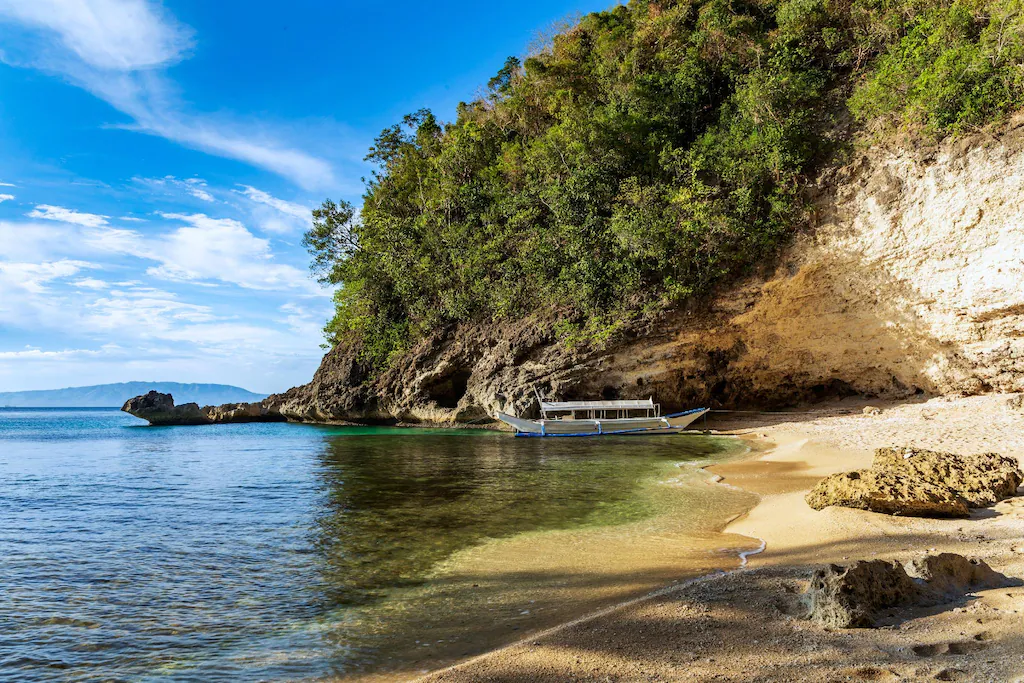 Popular Beaches In Puerto Galera For Your Beach Hopping Activity