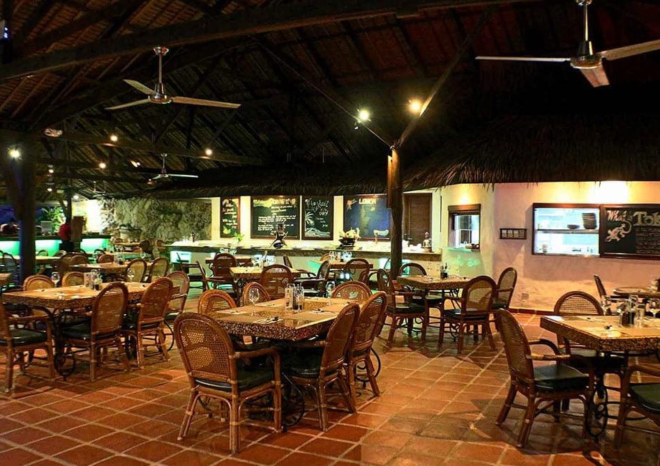 Atlantis Restaurant - Food Spots in Sabang Puerto Galera